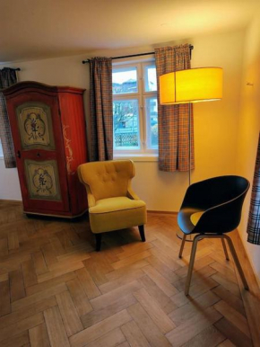 Ferienwohnung RESL - geschmackvoll renoviert & zentral im historischen Schindelhaus